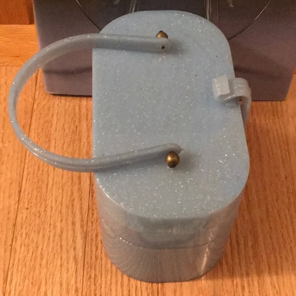 ✨💙✨ RARE! ✨💙✨ Lucite 🚌 double decker 🚌 box bag in Glitter Baby Blue! ✨💙✨ - Picture 5 of 9